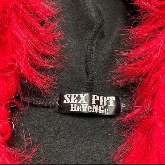 Sex Pot Revenge cape - Picture 5 of 5